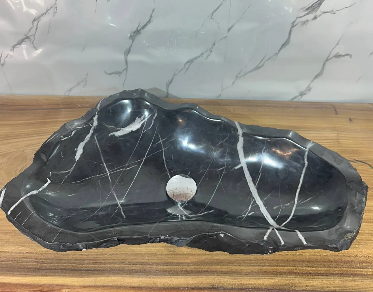 Раковина из чёрного мрамора 71 × 41 × 9 см